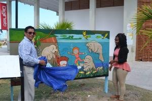 unveils-a-manatee-photo-mural-02
